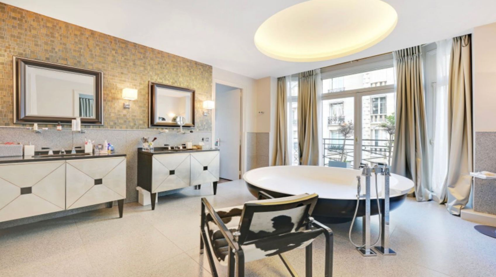 Дизайнерские апартаменты с видом на Эйфелеву башню